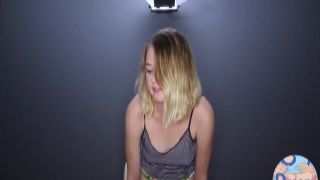 Blond shemale gives her head and obtains her anus rammed